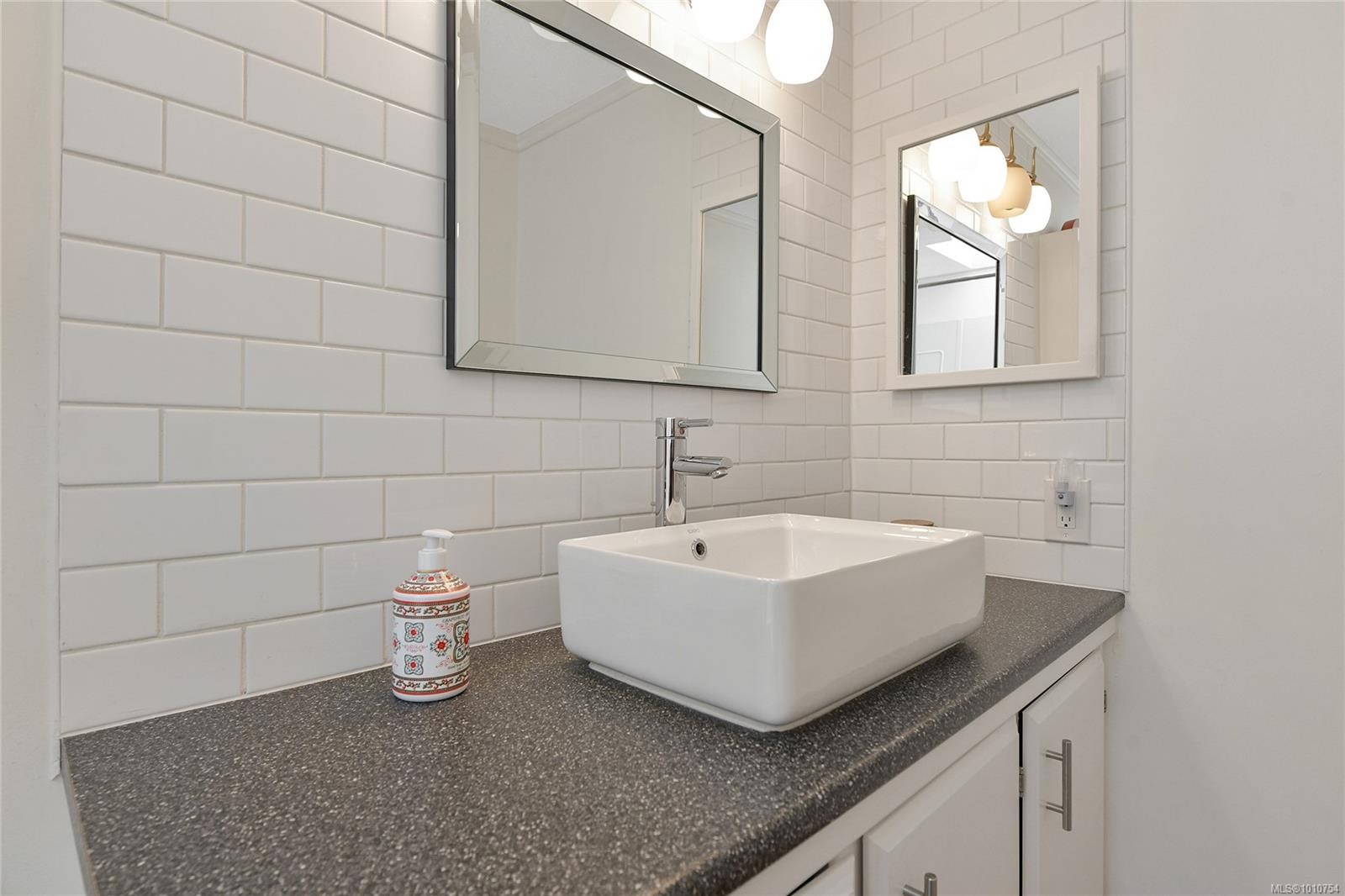 51-1555 Middle Rd, View Royal, BC