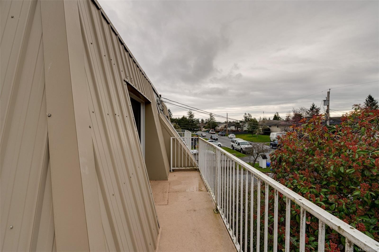 2031/2033 Melville Dr, Sidney, BC - Outdoor