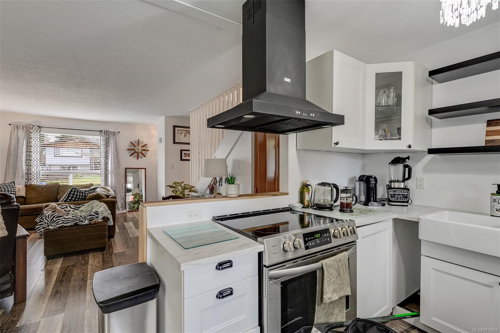 2031/2033 Melville Dr, Sidney, BC - Indoor Photo Showing Kitchen