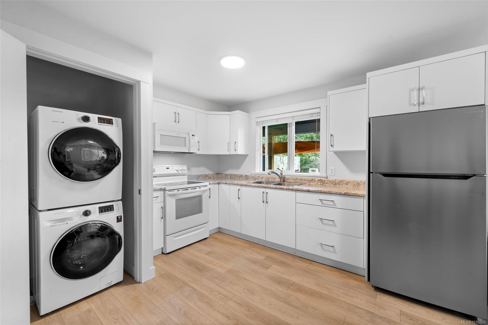 6439 Hopkins Crt, Sooke, BC