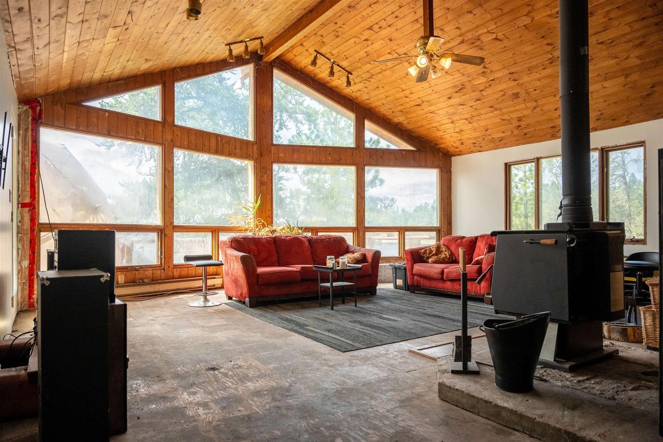 33 Lori-Lee Bay, Kenora, ON - Indoor Photo Showing Living Room