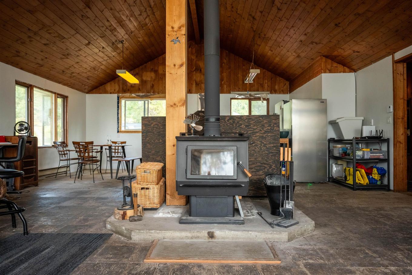 33 Lori-Lee Bay, Kenora, ON - Indoor