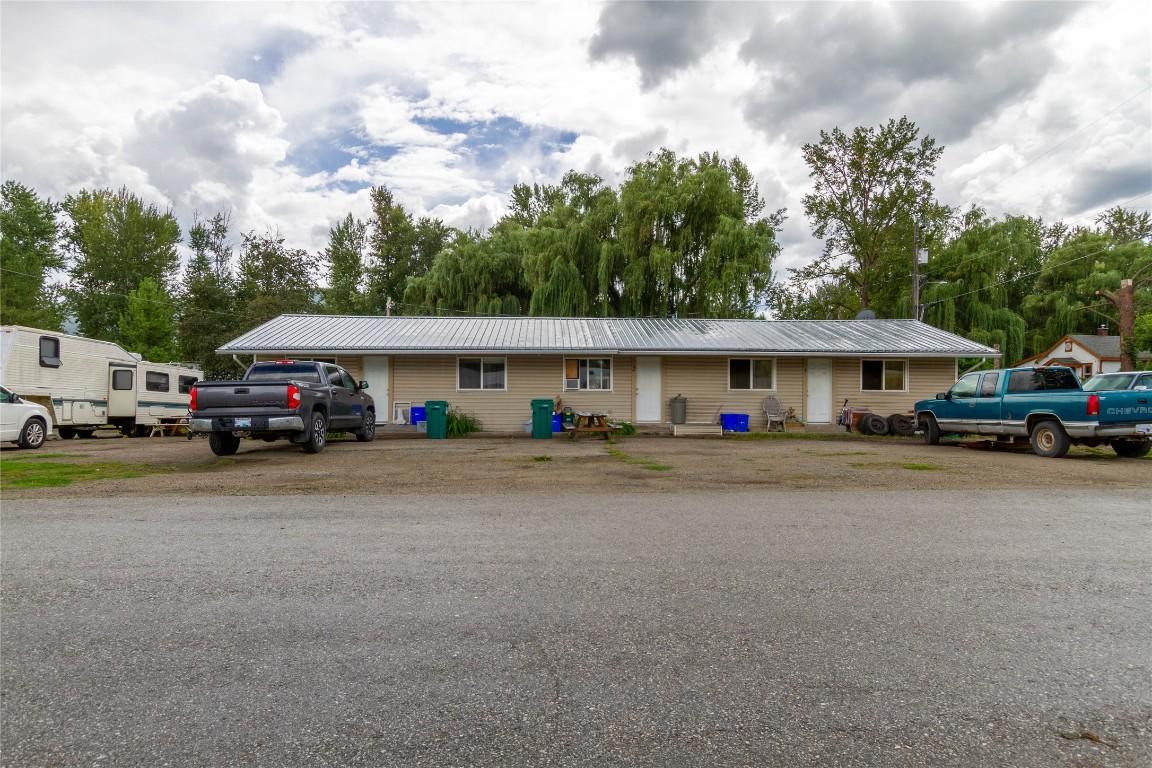 1,2,3-2184 Bessette Street, Lumby, BC - Outdoor