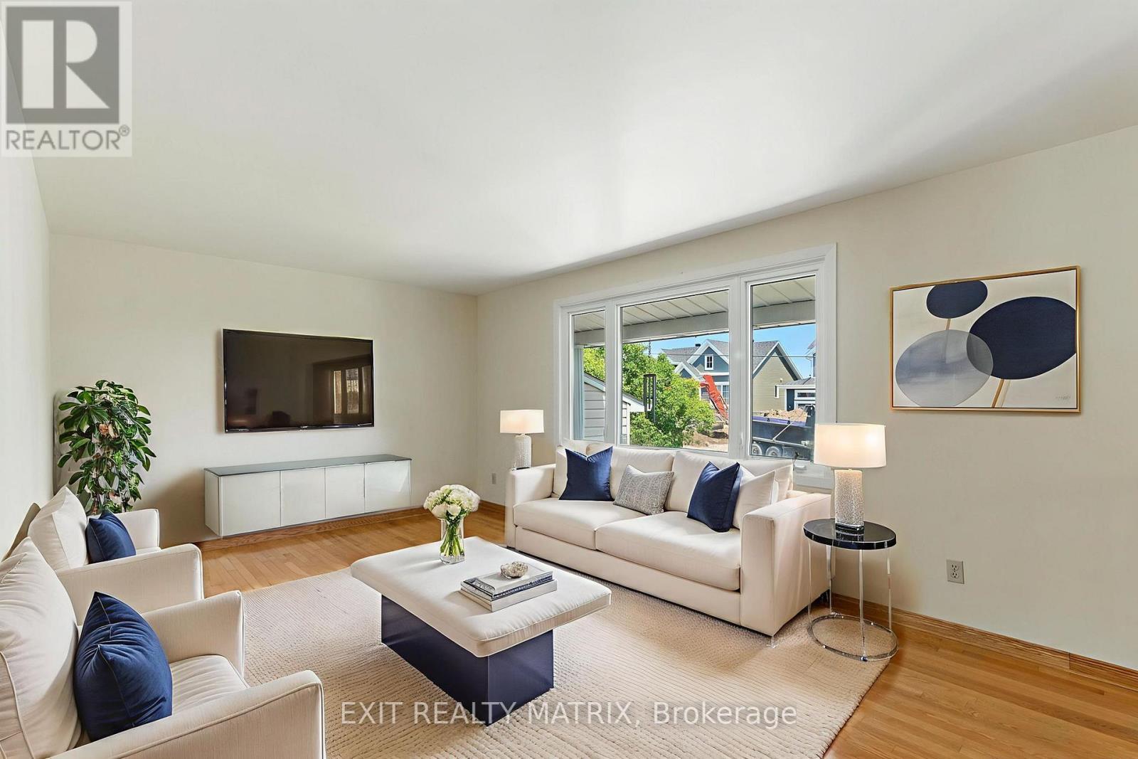 26 Farmers Avenue, Champlain, ON - Indoor Photo Showing Living Room