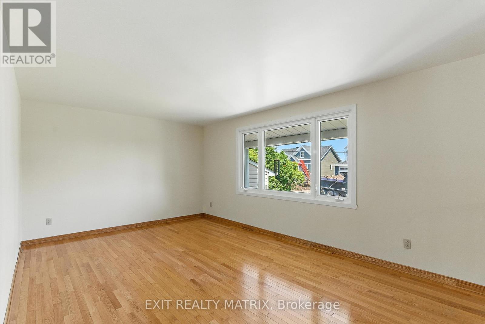 26 Farmers Avenue, Champlain, ON - Indoor Photo Showing Other Room