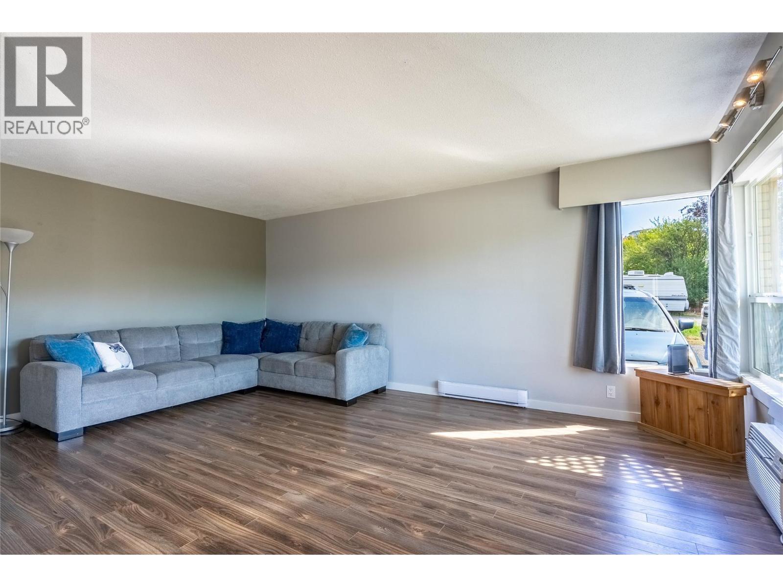 1200 Parke Road Unit# 5, Cache Creek, BC - Indoor Photo Showing Living Room