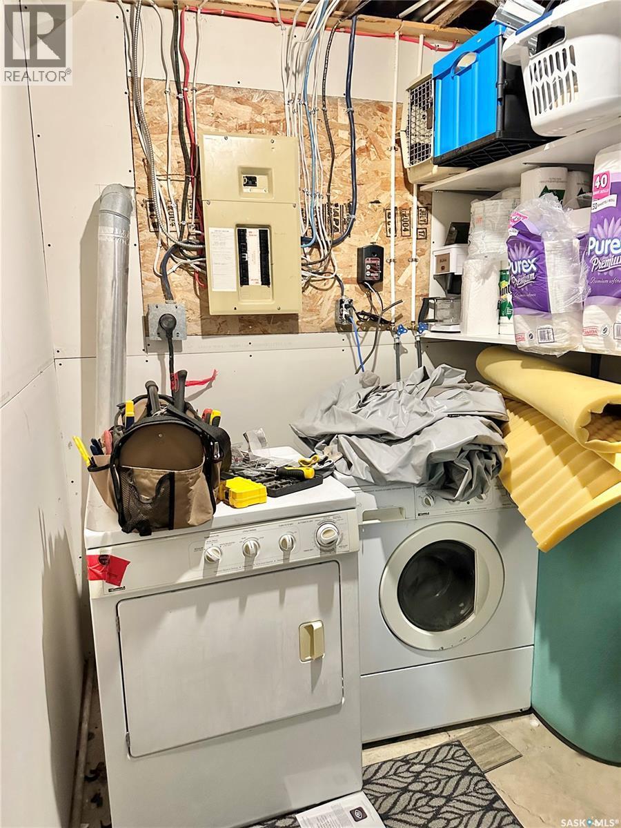 100 Misty Bay Drive, Big Shell, SK - Indoor Photo Showing Laundry Room