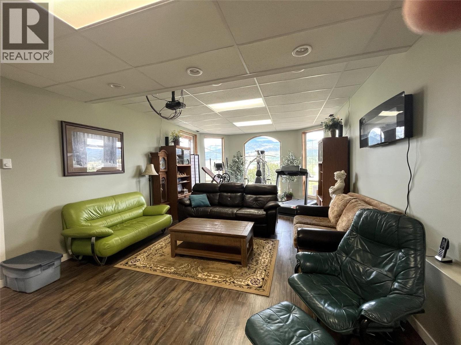 4425 Strawberry Heights Road, Kamloops, BC - Indoor Photo Showing Living Room
