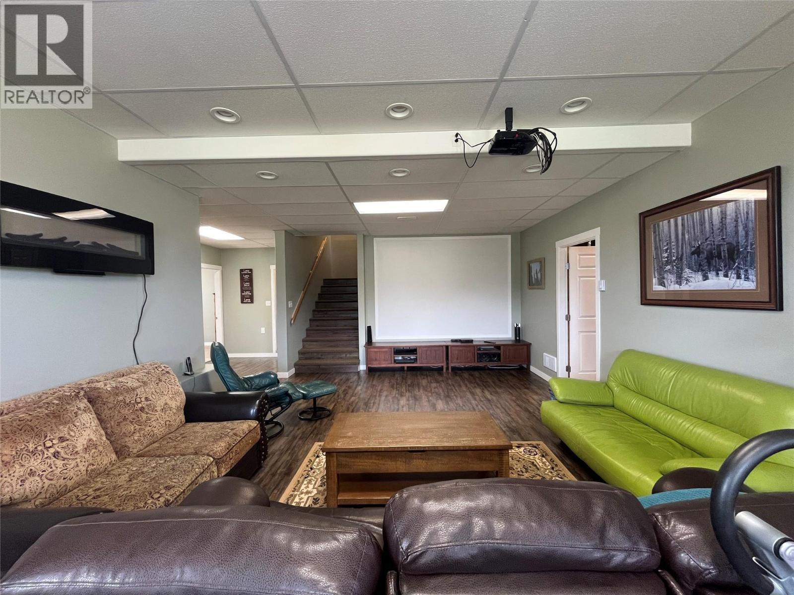 4425 Strawberry Heights Road, Kamloops, BC - Indoor Photo Showing Living Room