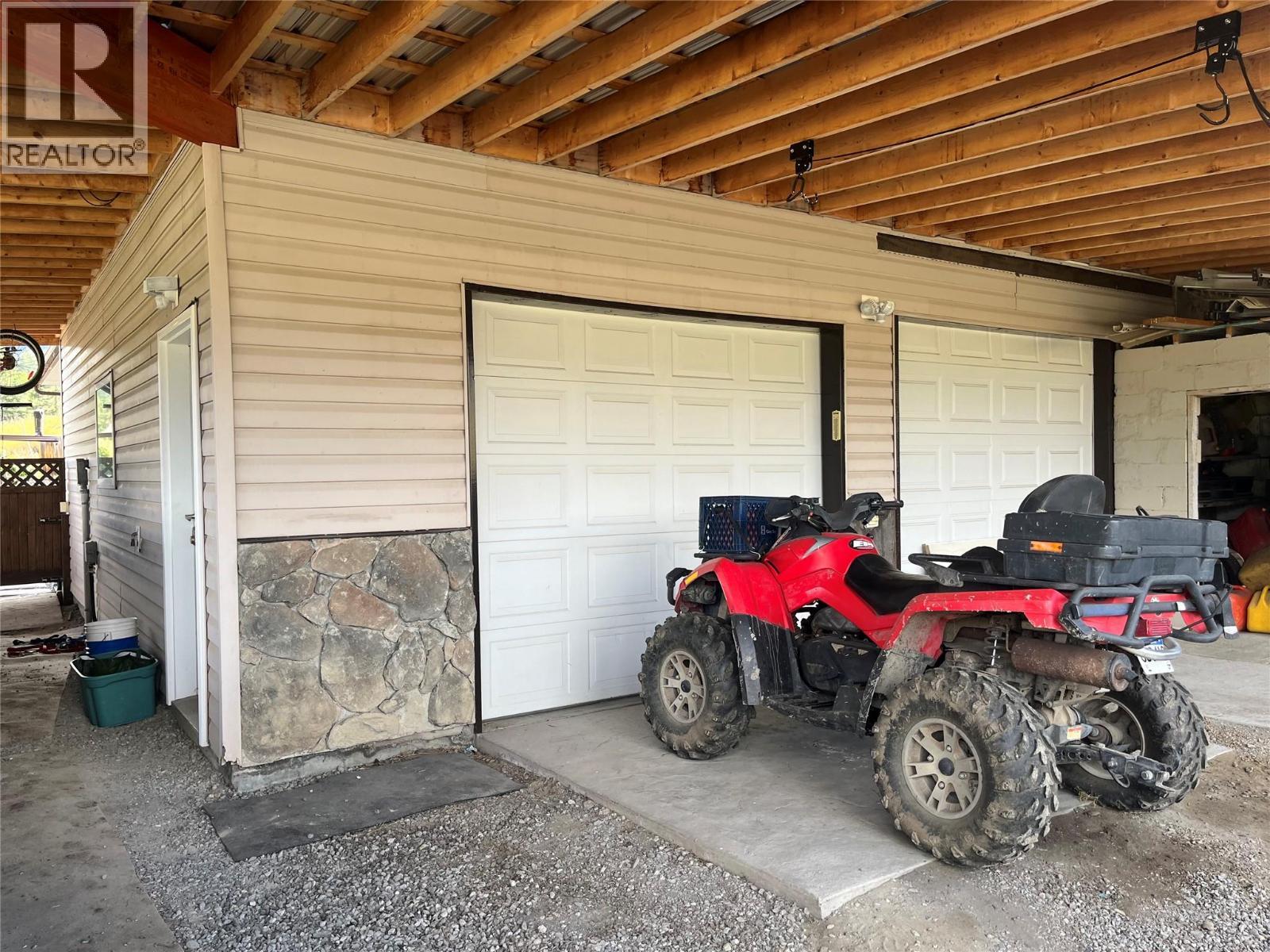 4425 Strawberry Heights Road, Kamloops, BC - Indoor Photo Showing Garage