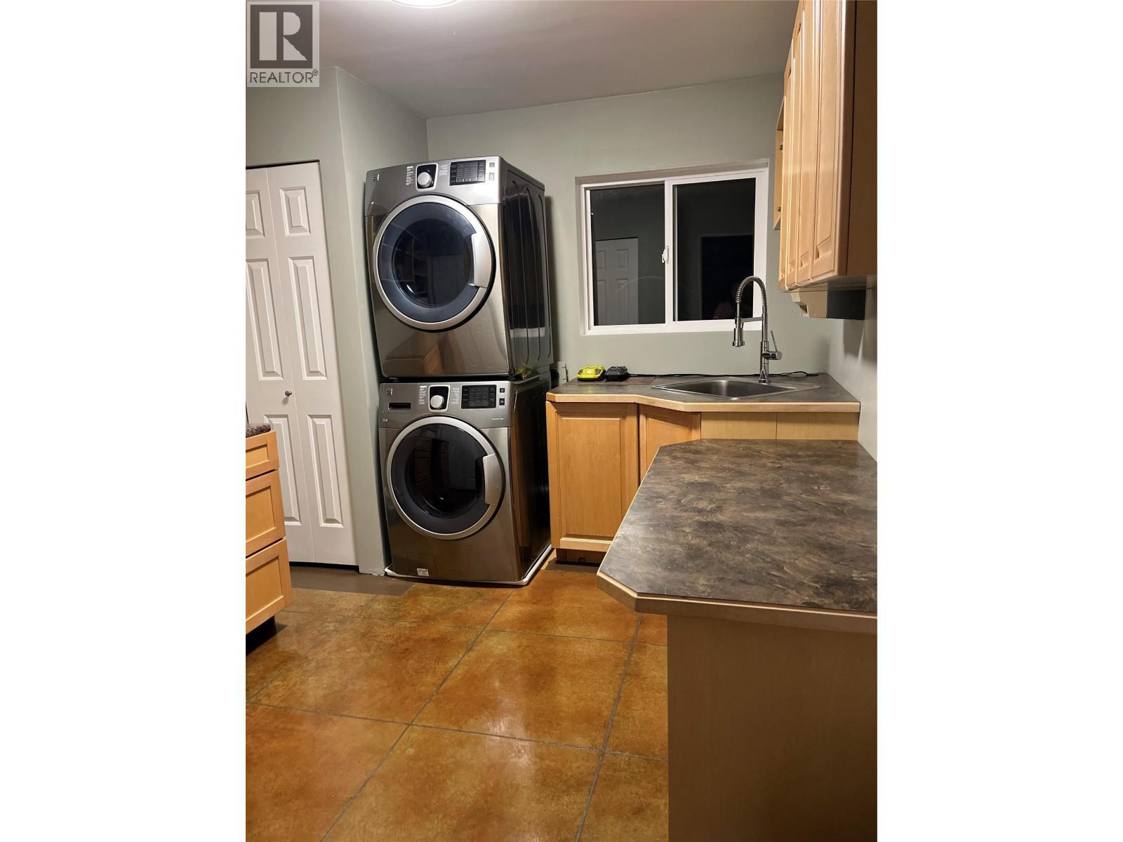 4425 Strawberry Heights Road, Kamloops, BC - Indoor Photo Showing Laundry Room