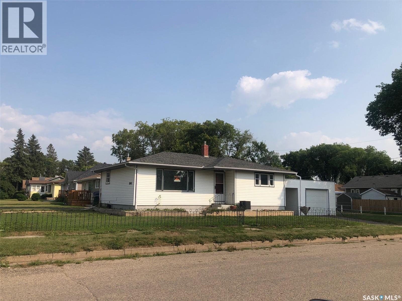 303 Fourth Avenue E, Canora, SK - Outdoor