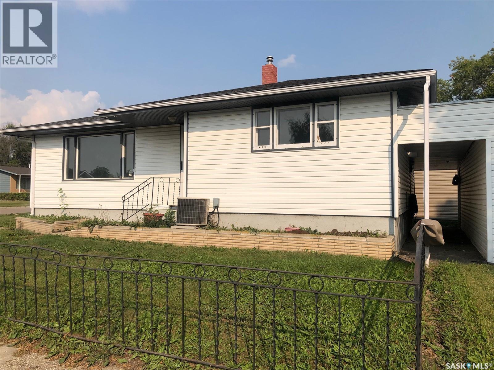 303 Fourth Avenue E, Canora, SK - Outdoor With Exterior