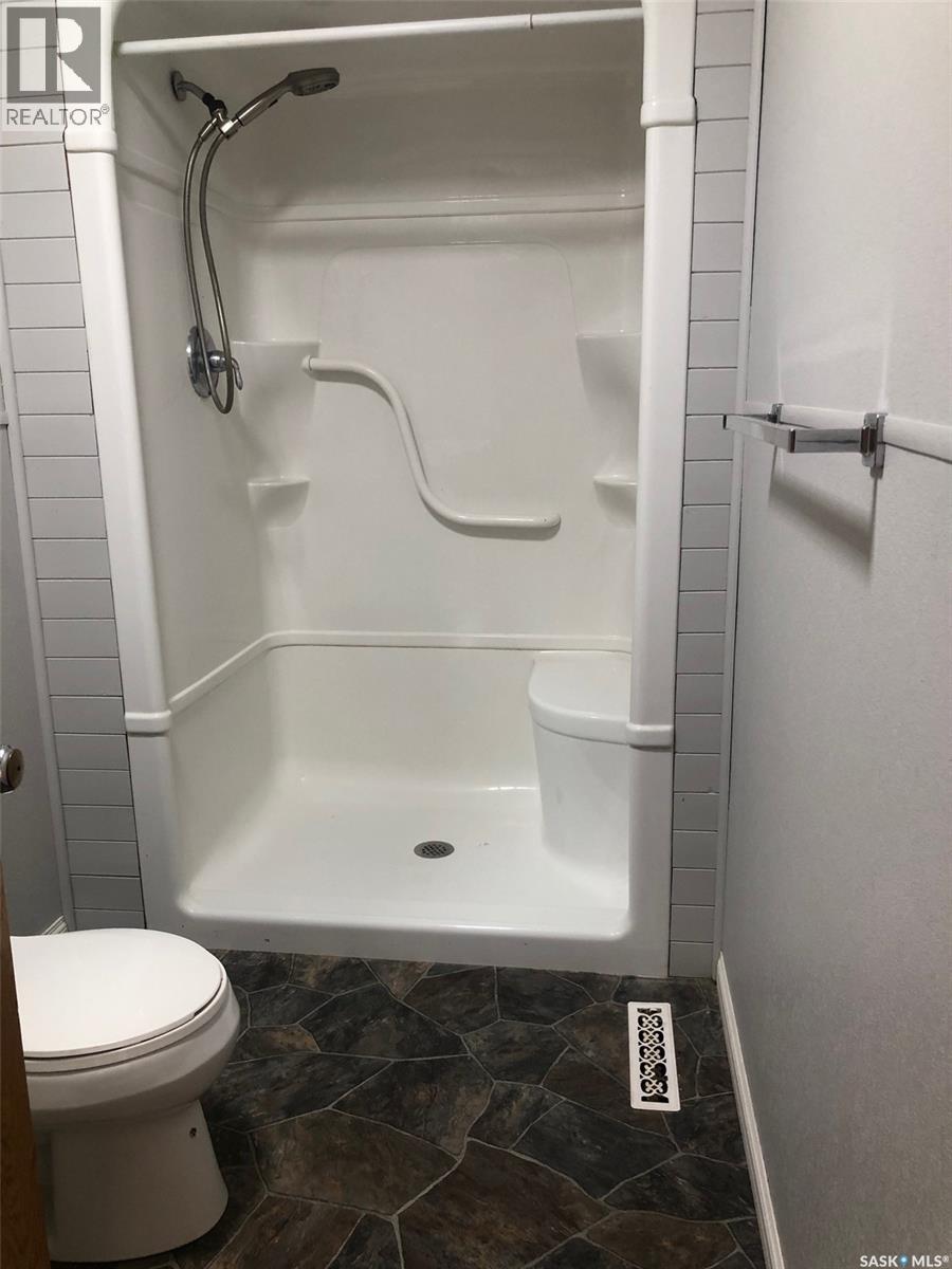 303 Fourth Avenue E, Canora, SK - Indoor Photo Showing Bathroom