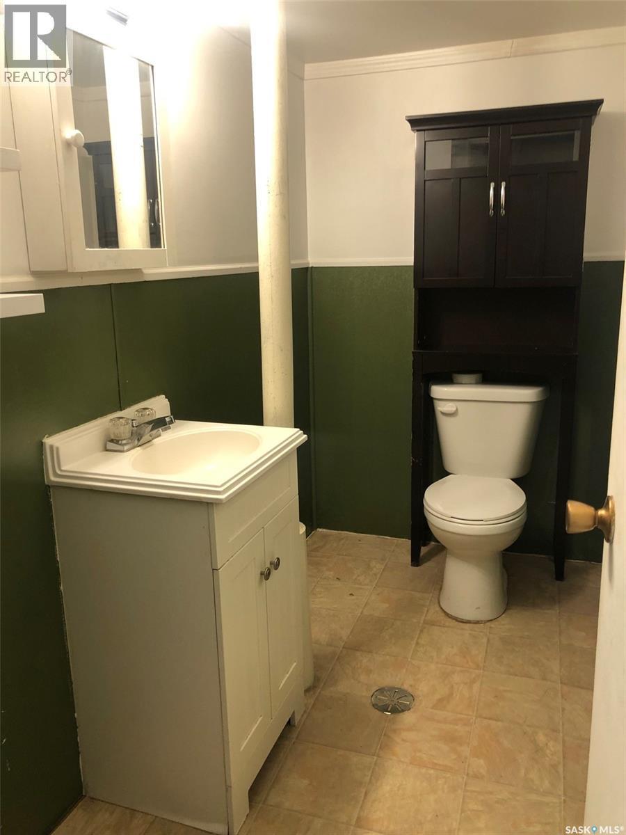 303 Fourth Avenue E, Canora, SK - Indoor Photo Showing Bathroom