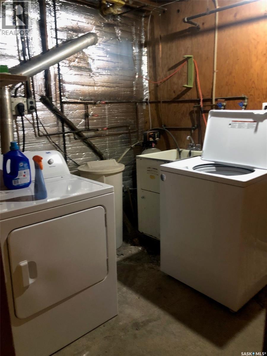 303 Fourth Avenue E, Canora, SK - Indoor Photo Showing Laundry Room