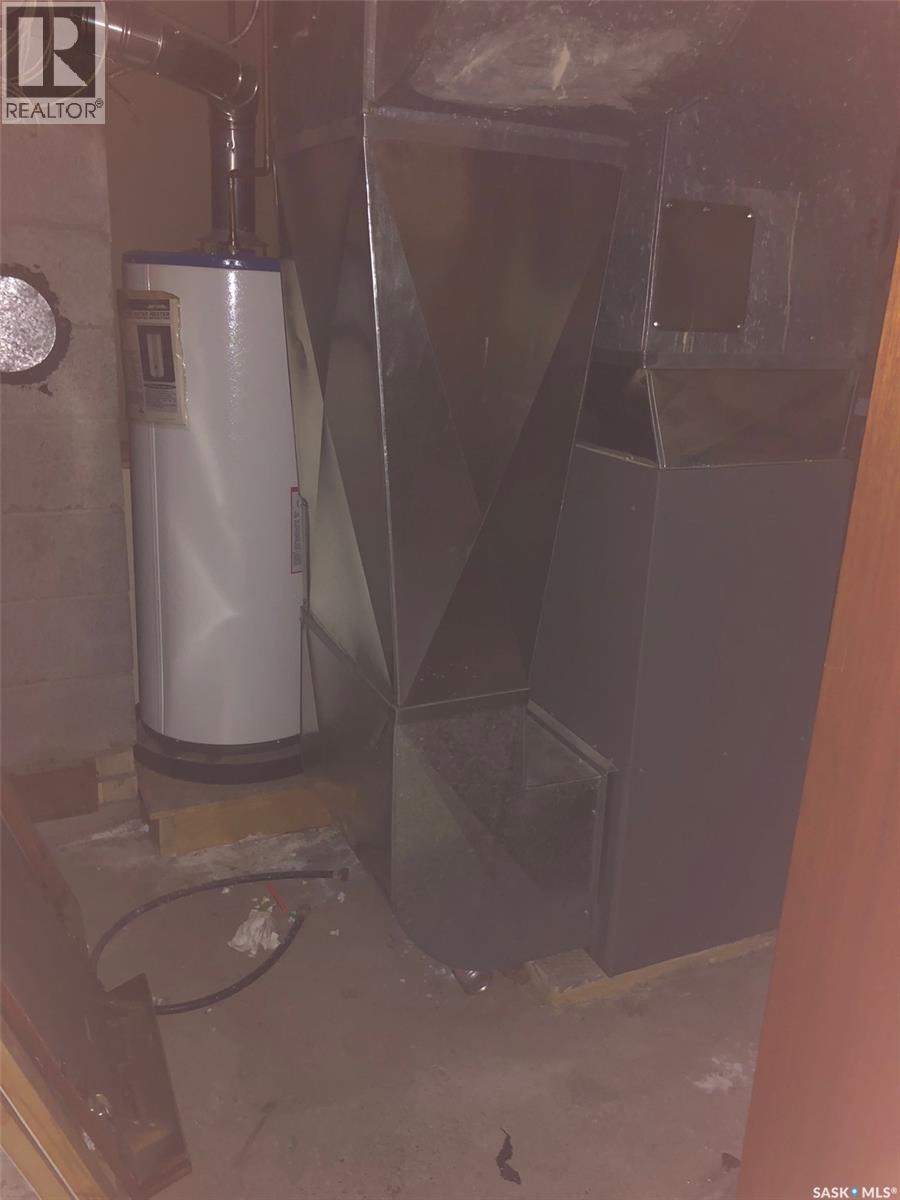 303 Fourth Avenue E, Canora, SK - Indoor Photo Showing Bathroom