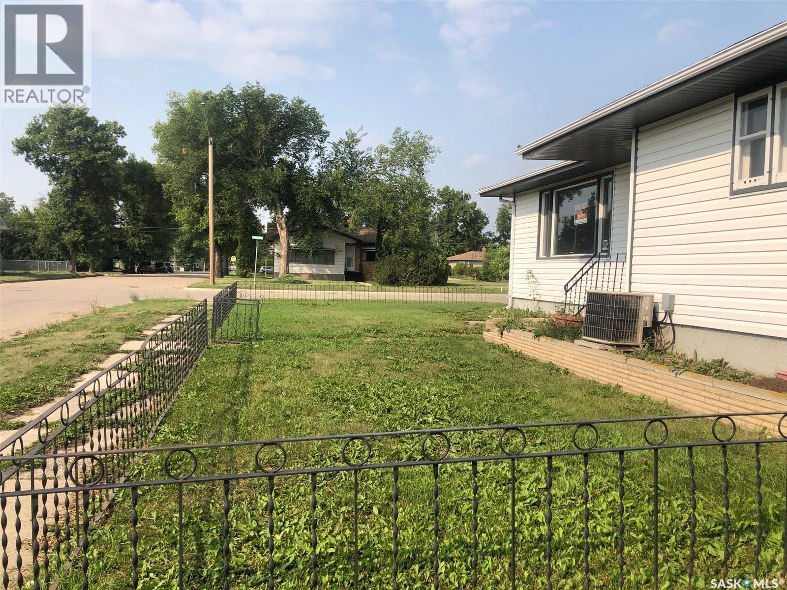 303 Fourth Avenue E, Canora, SK - Outdoor