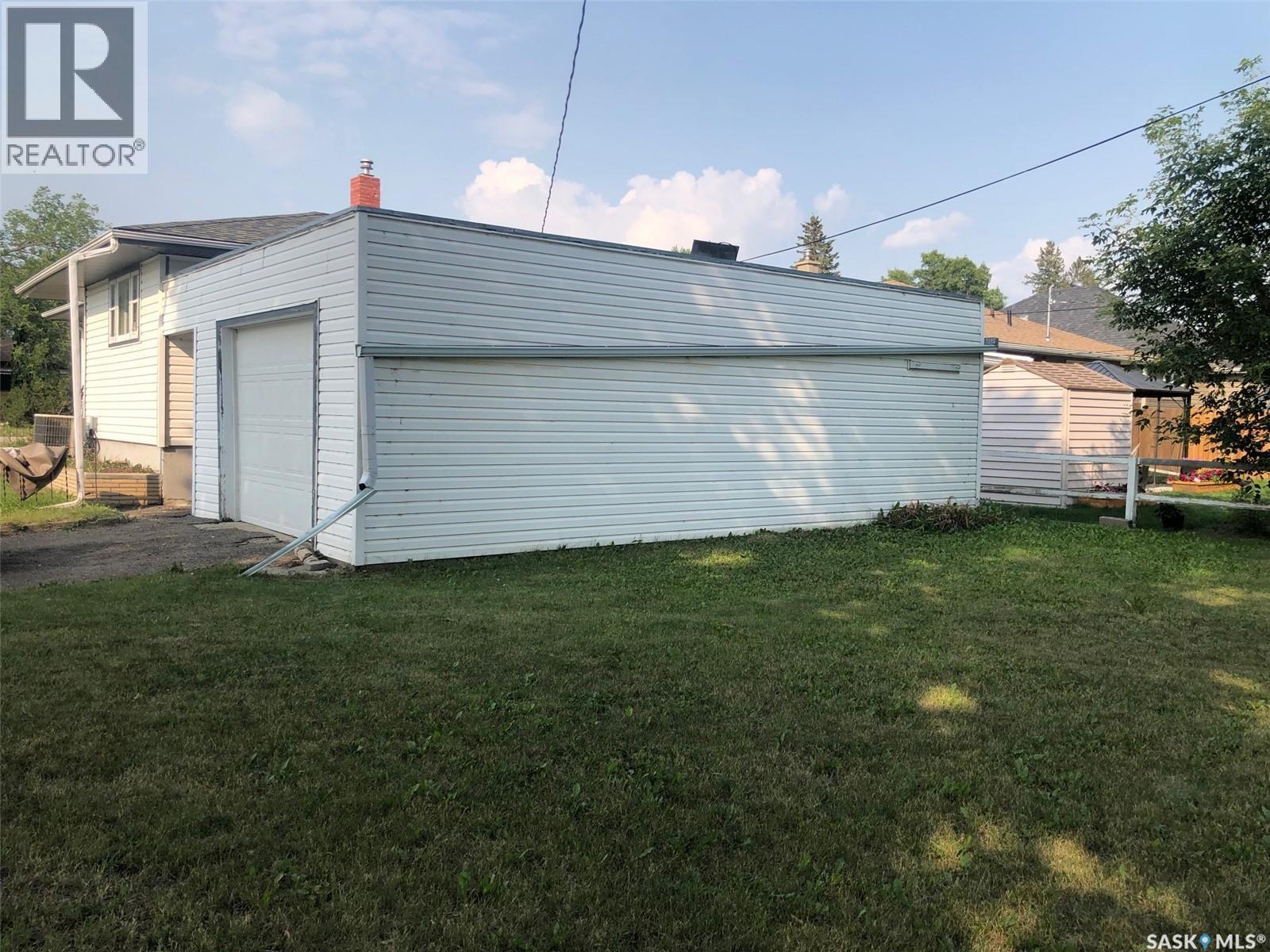 303 Fourth Avenue E, Canora, SK - Outdoor