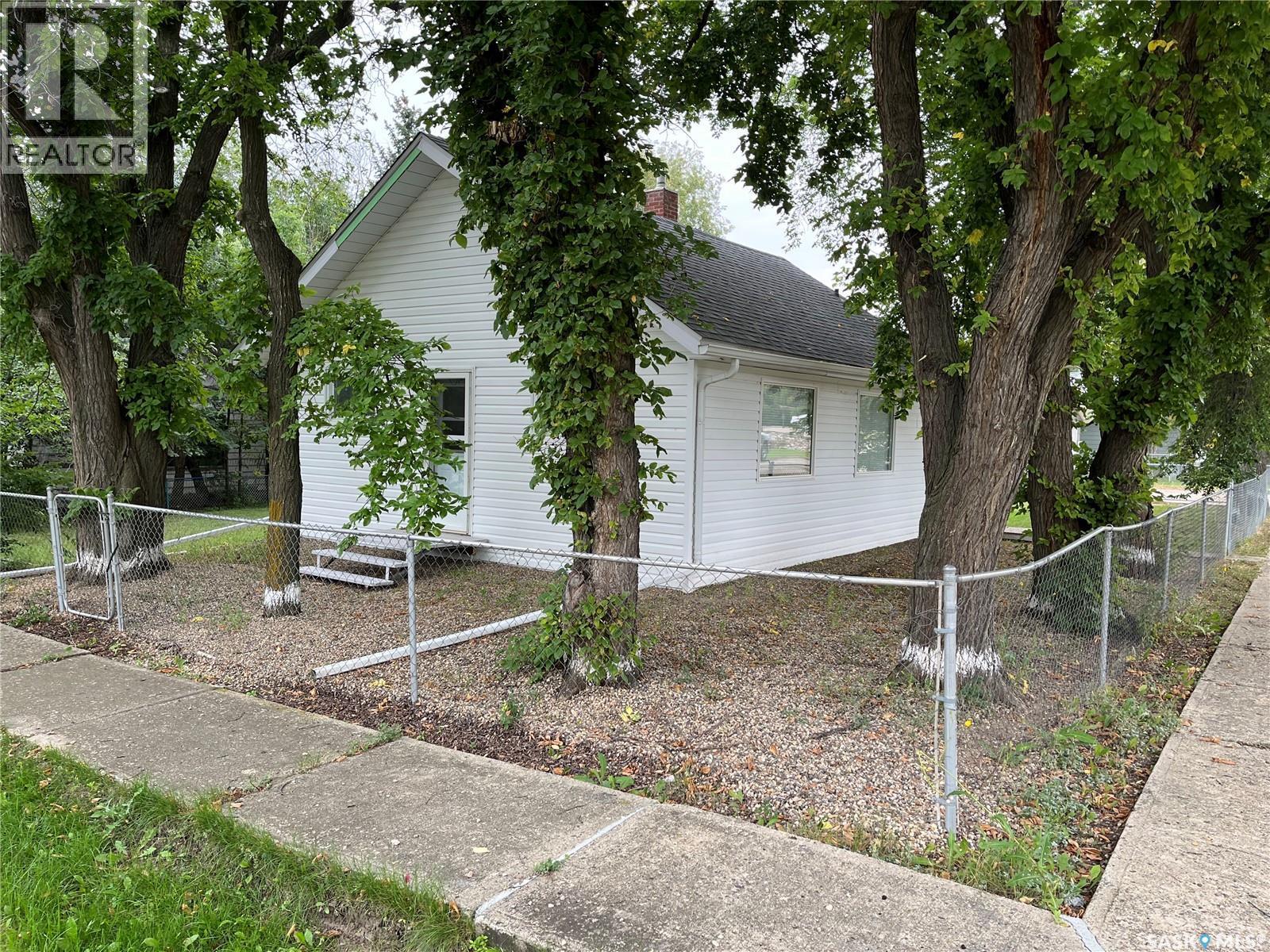 103 4Th Avenue E, Lafleche, SK - Outdoor