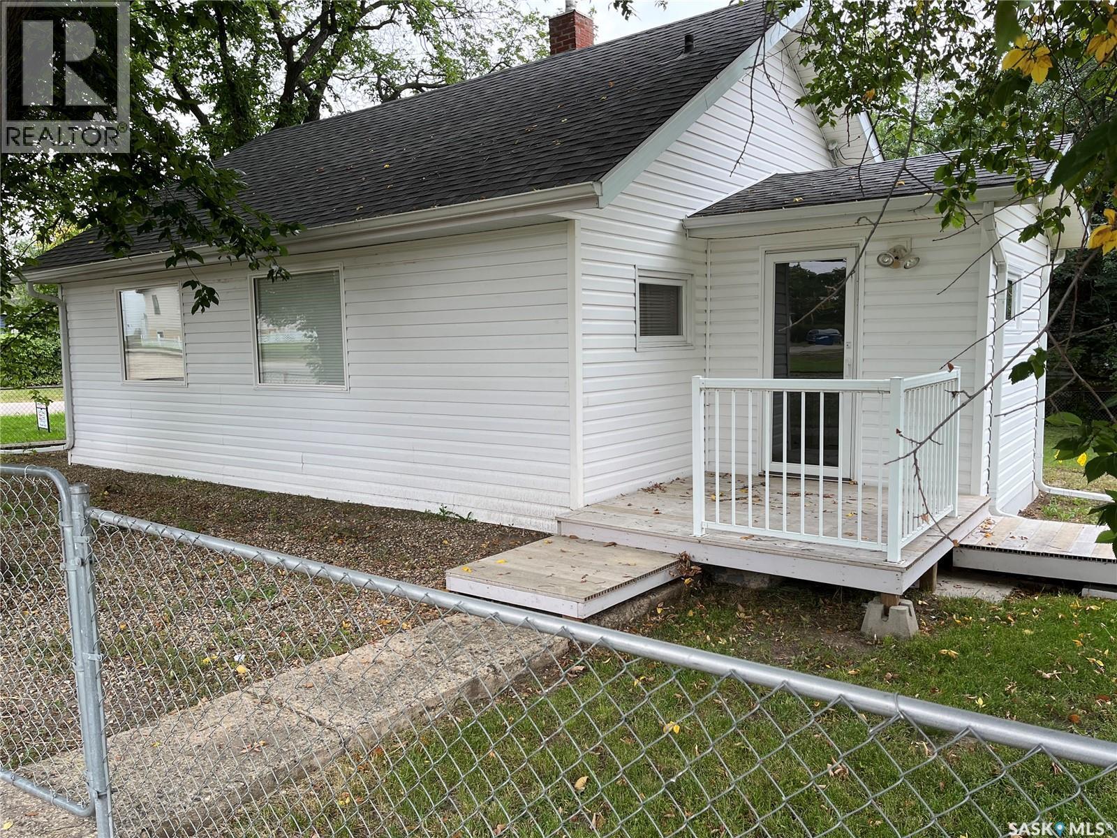 103 4Th Avenue E, Lafleche, SK - Outdoor With Exterior