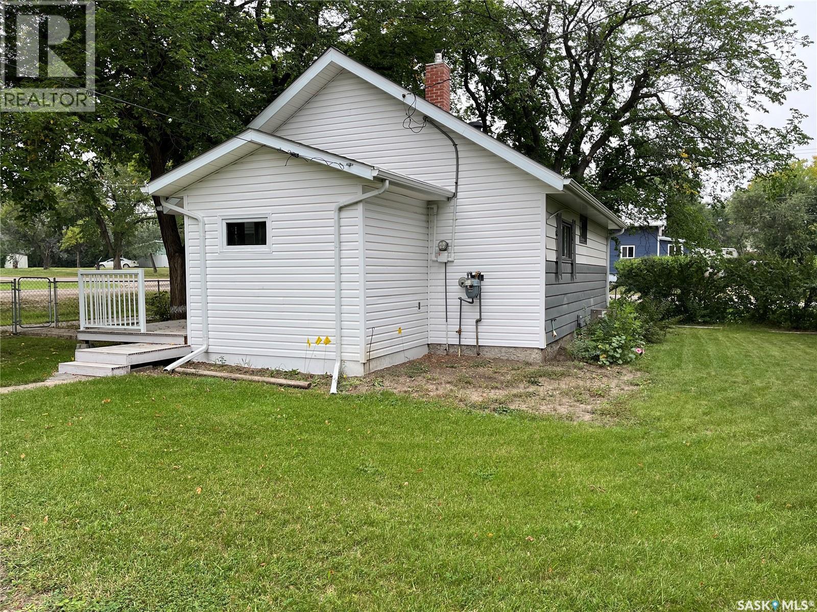 103 4Th Avenue E, Lafleche, SK - Outdoor With Exterior