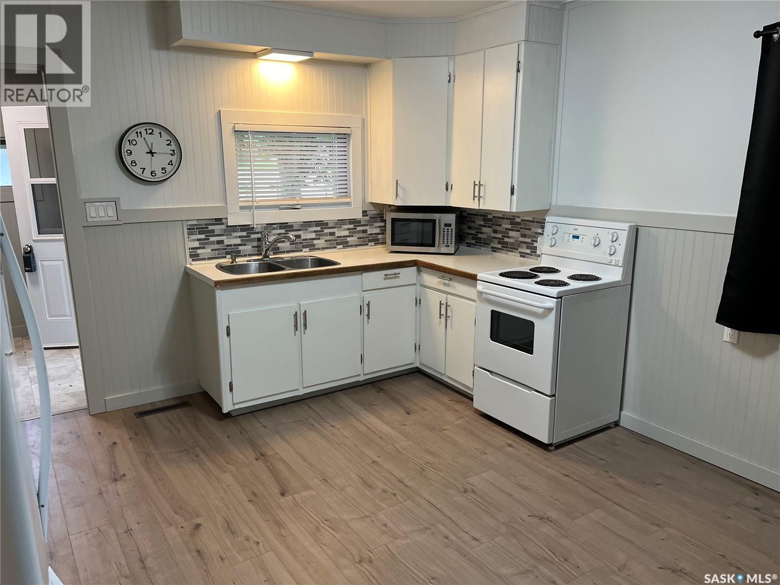 103 4Th Avenue E, Lafleche, SK - Indoor Photo Showing Kitchen With Double Sink