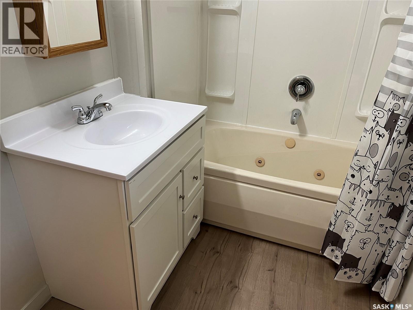 103 4Th Avenue E, Lafleche, SK - Indoor Photo Showing Bathroom