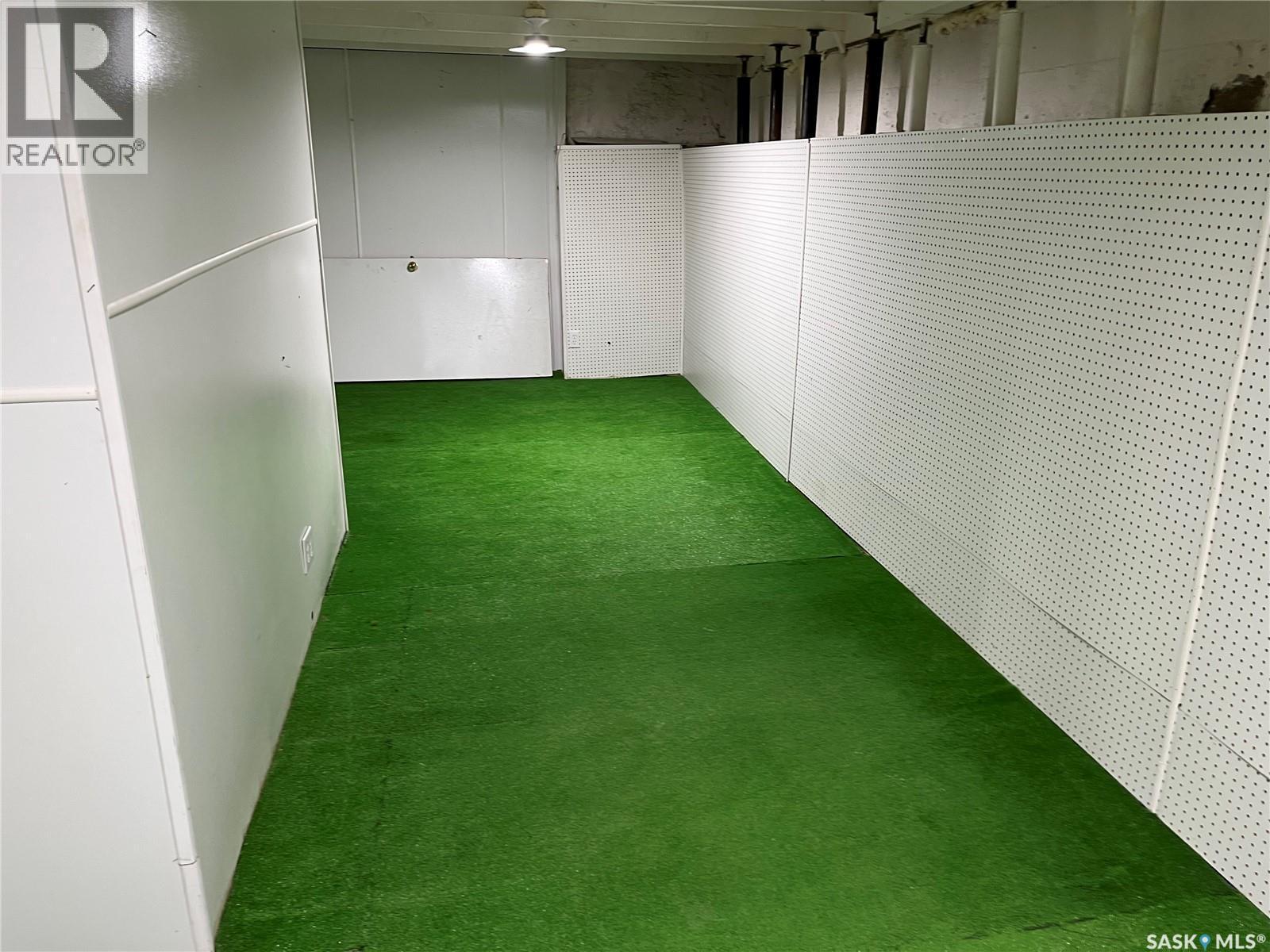 103 4Th Avenue E, Lafleche, SK - Indoor