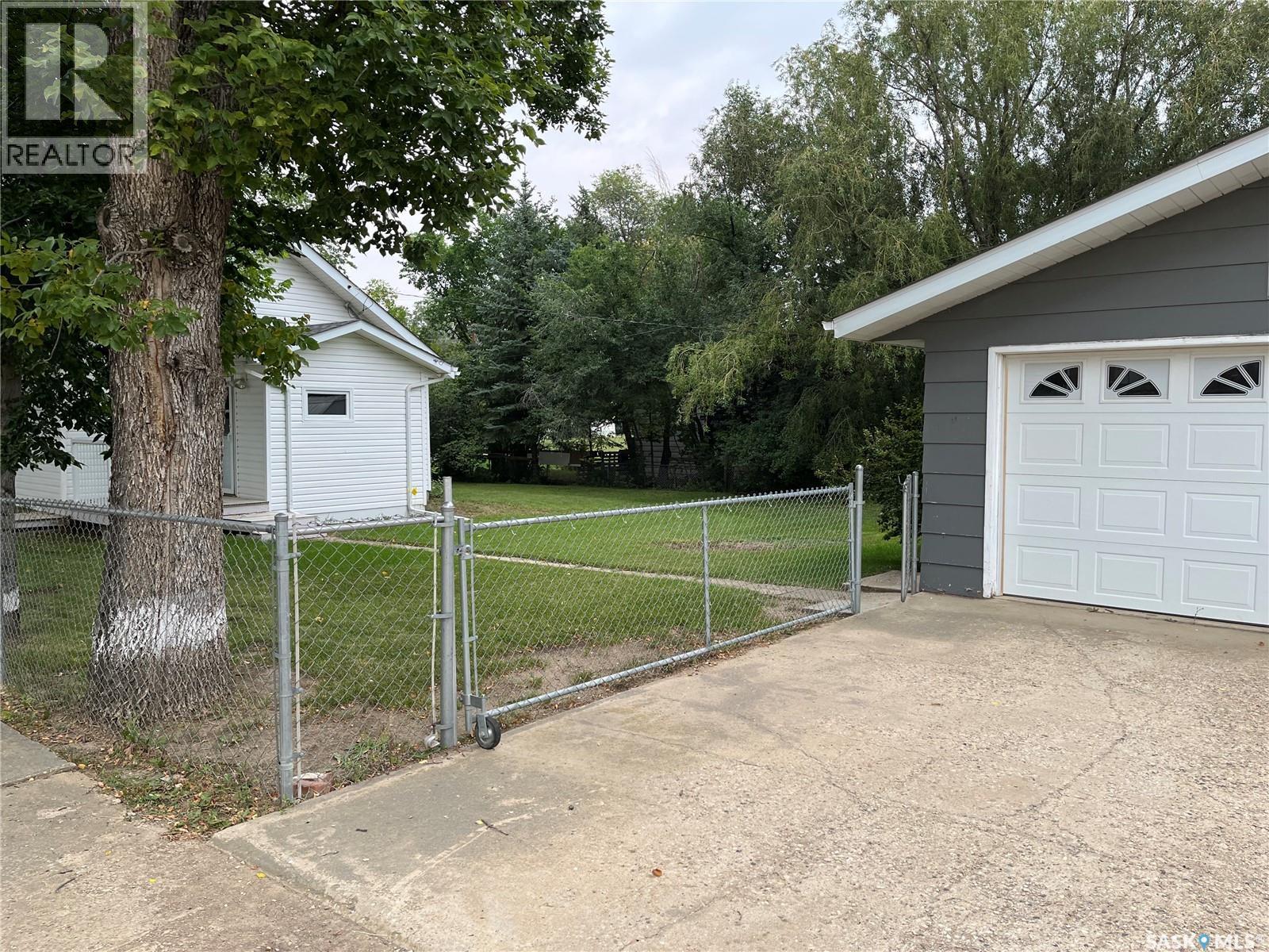 103 4Th Avenue E, Lafleche, SK - Outdoor