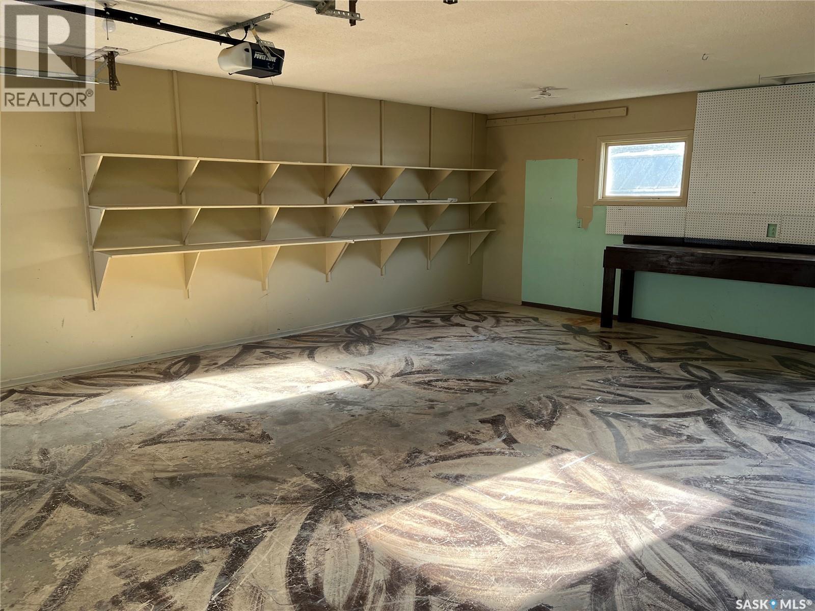 103 4Th Avenue E, Lafleche, SK - Indoor