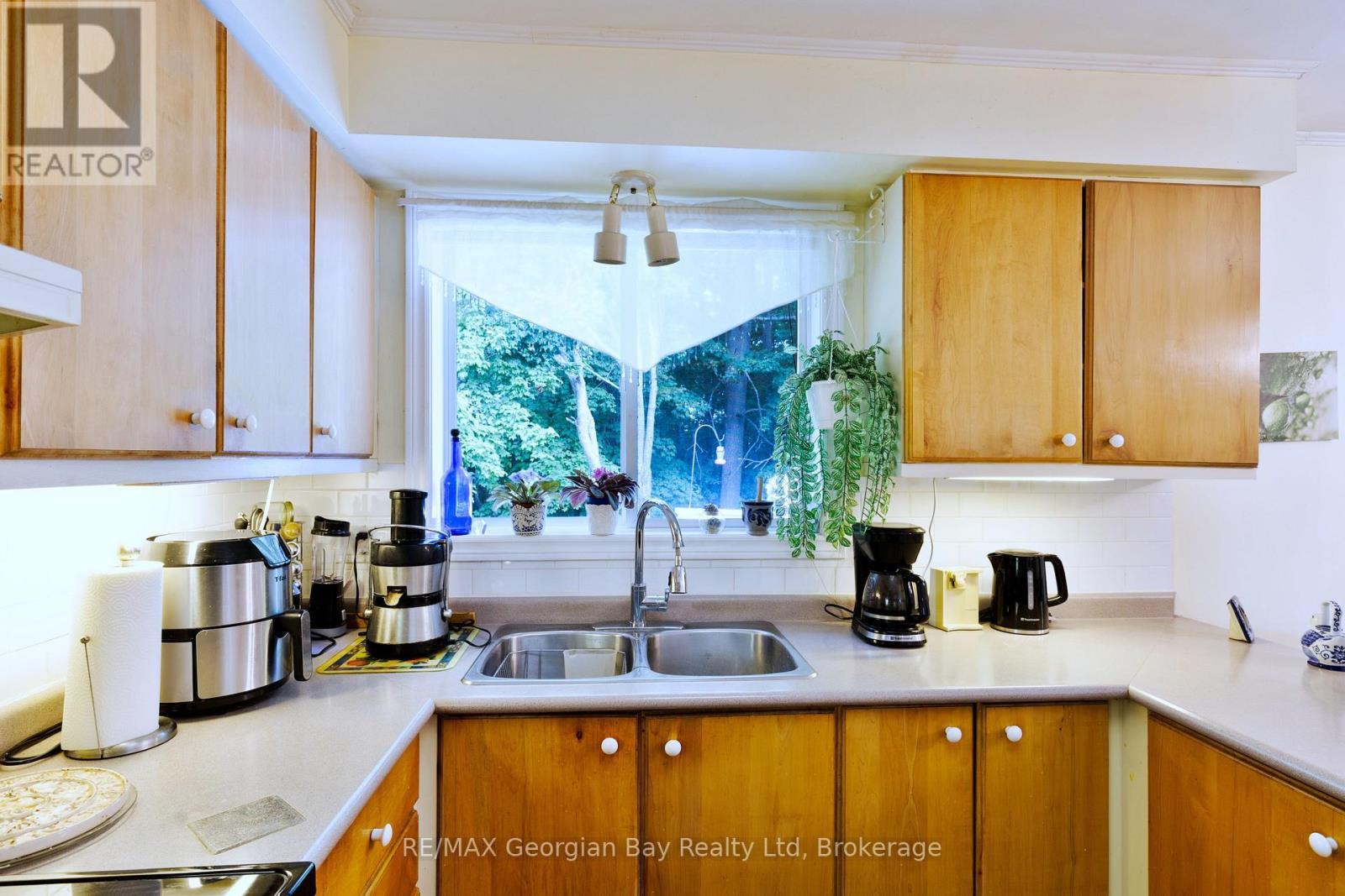 1057 Dina Crescent, Midland, ON - Indoor Photo Showing Kitchen With Double Sink