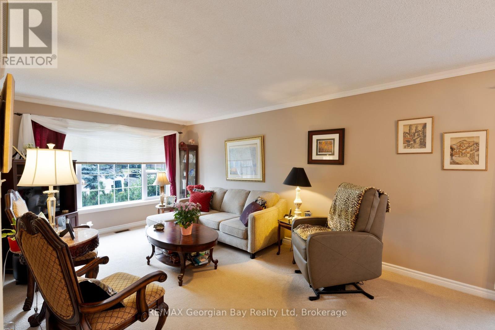 1057 Dina Crescent, Midland, ON - Indoor Photo Showing Living Room