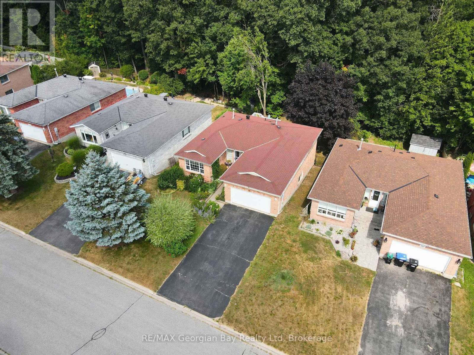 1057 Dina Crescent, Midland, ON - Outdoor