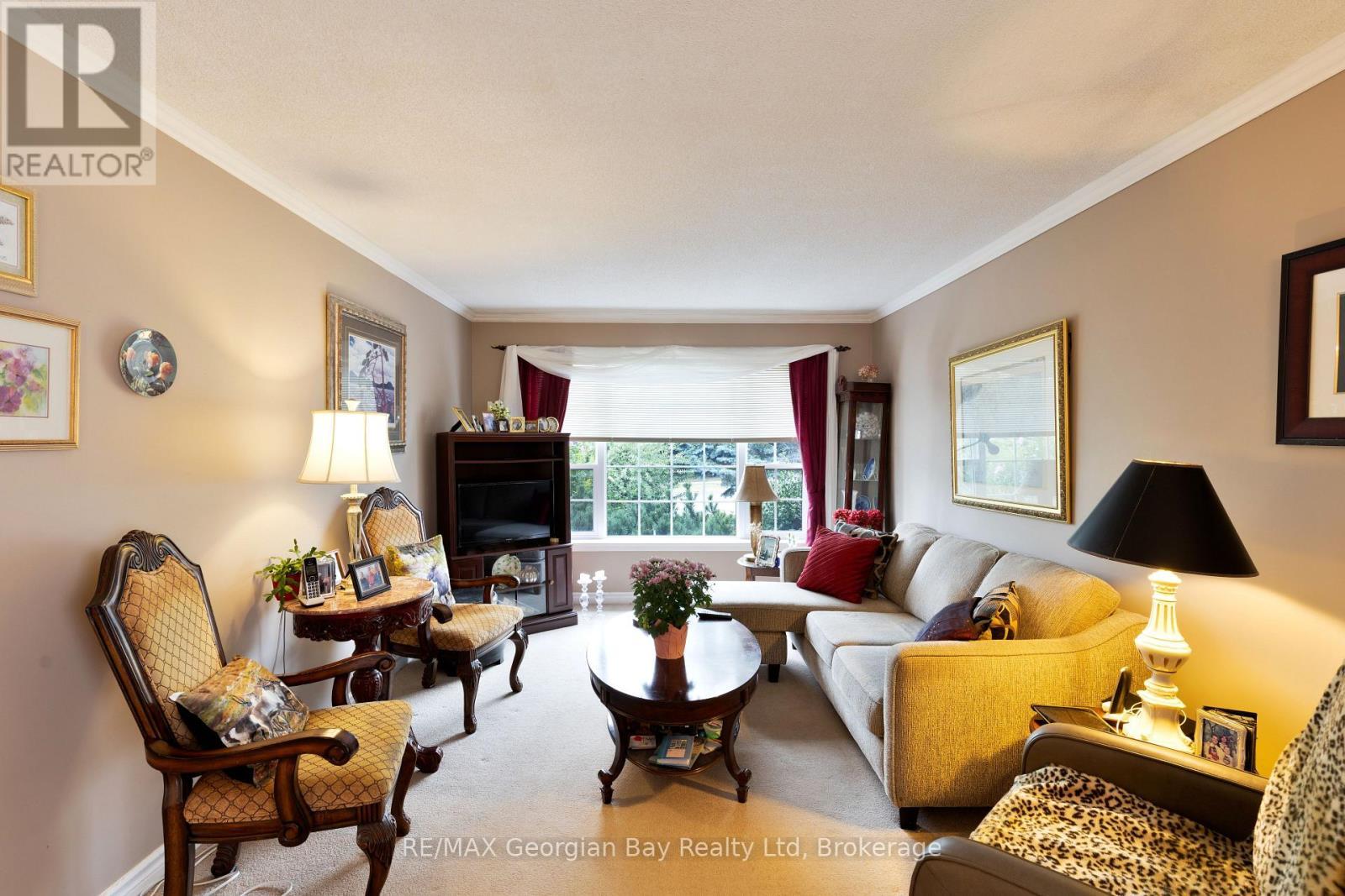 1057 Dina Crescent, Midland, ON - Indoor Photo Showing Living Room