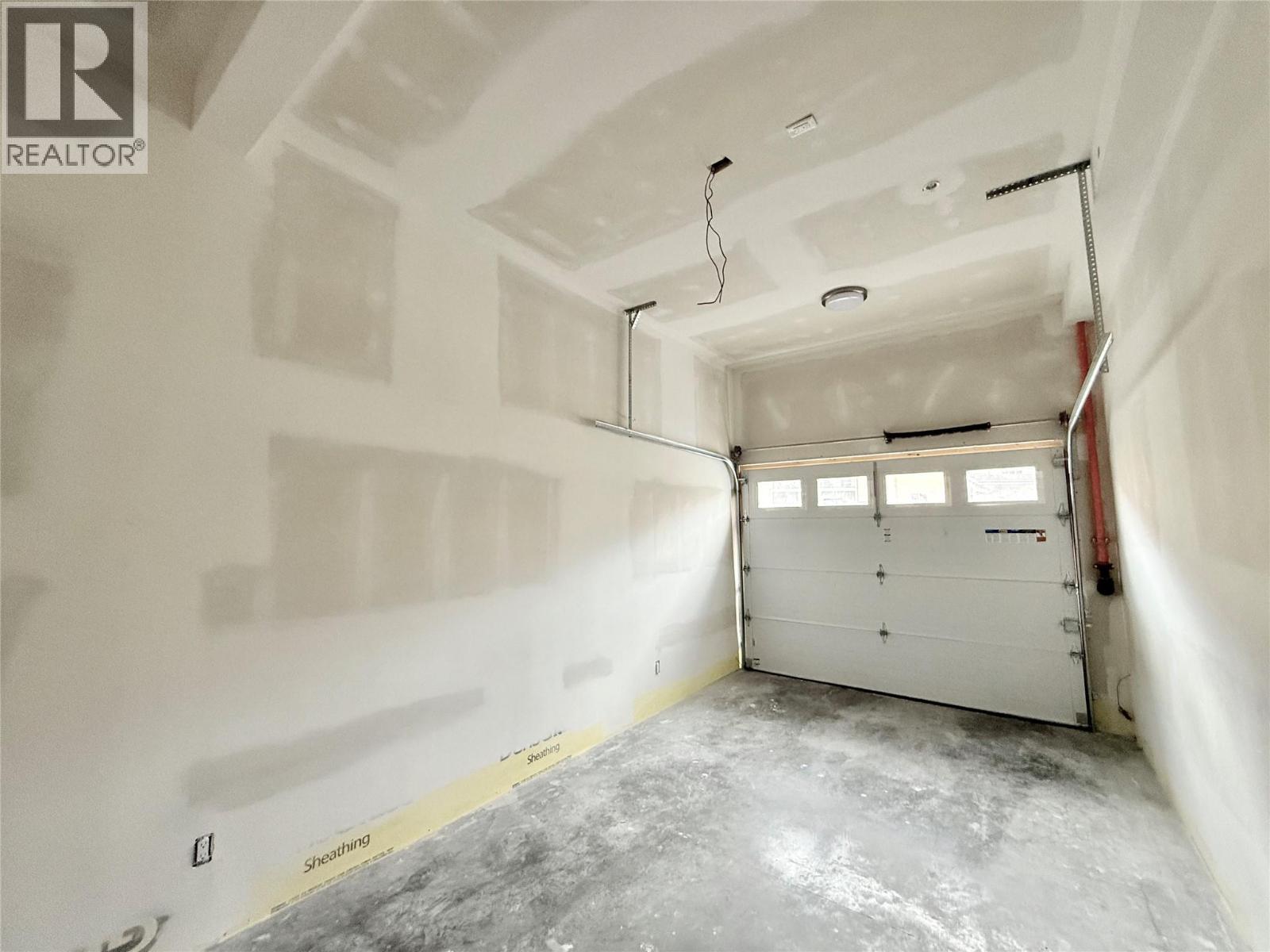 937 Spillway Road Unit# 104, Oliver, BC - Indoor Photo Showing Garage