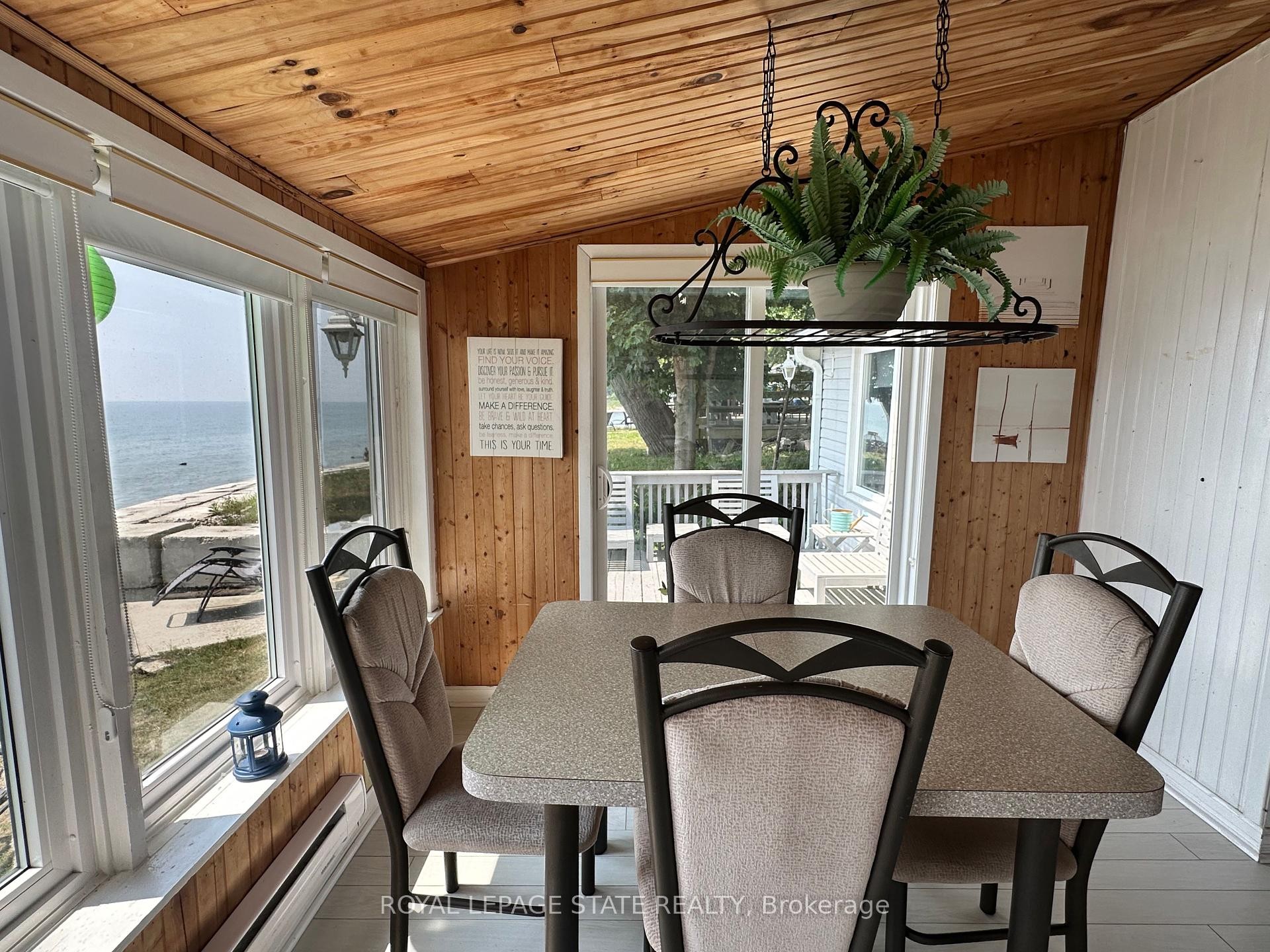 2110 Lakeshore Road, Haldimand, ON - Indoor Photo Showing Dining Room