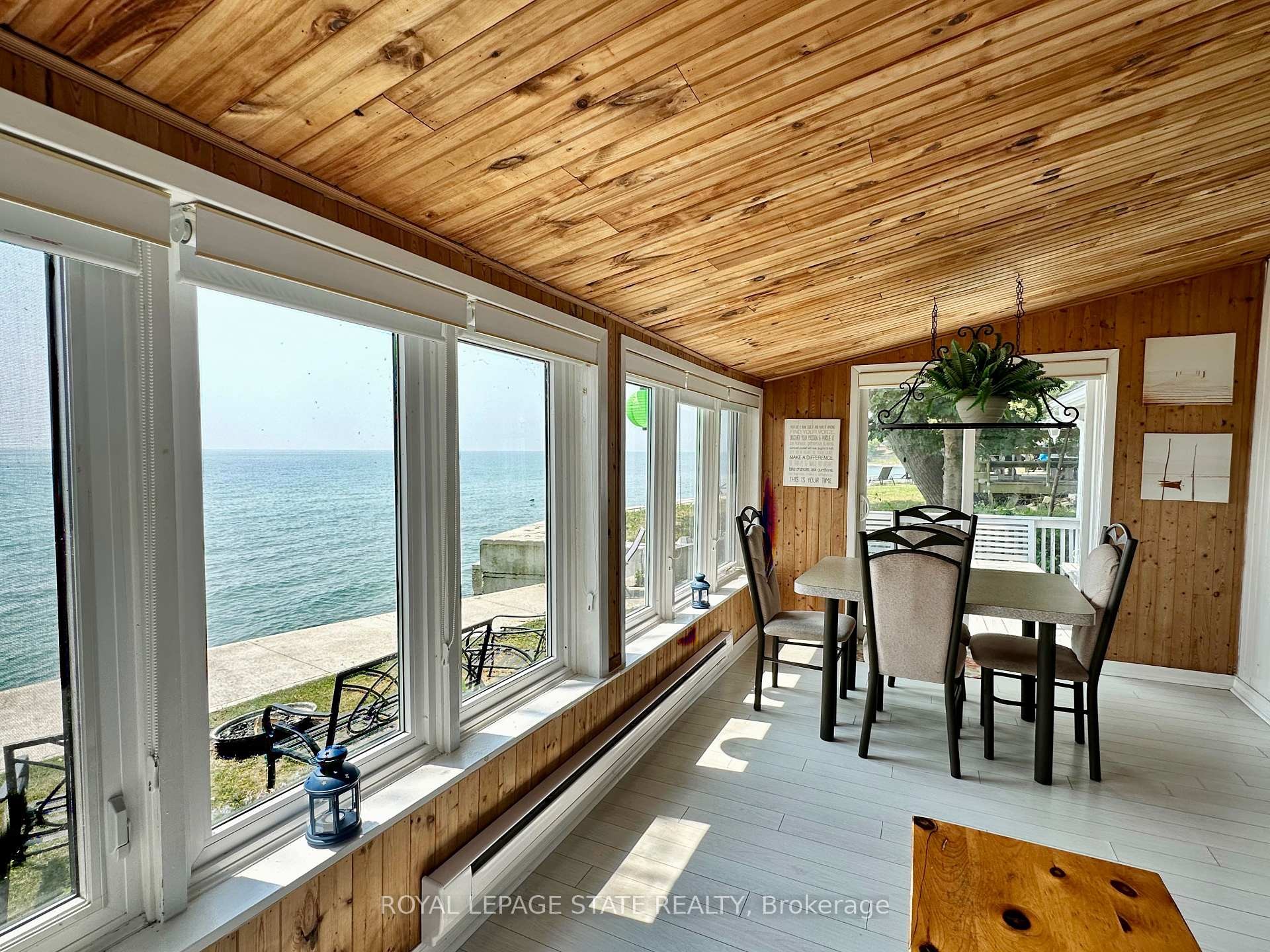 2110 Lakeshore Road, Haldimand, ON - Indoor Photo Showing Dining Room