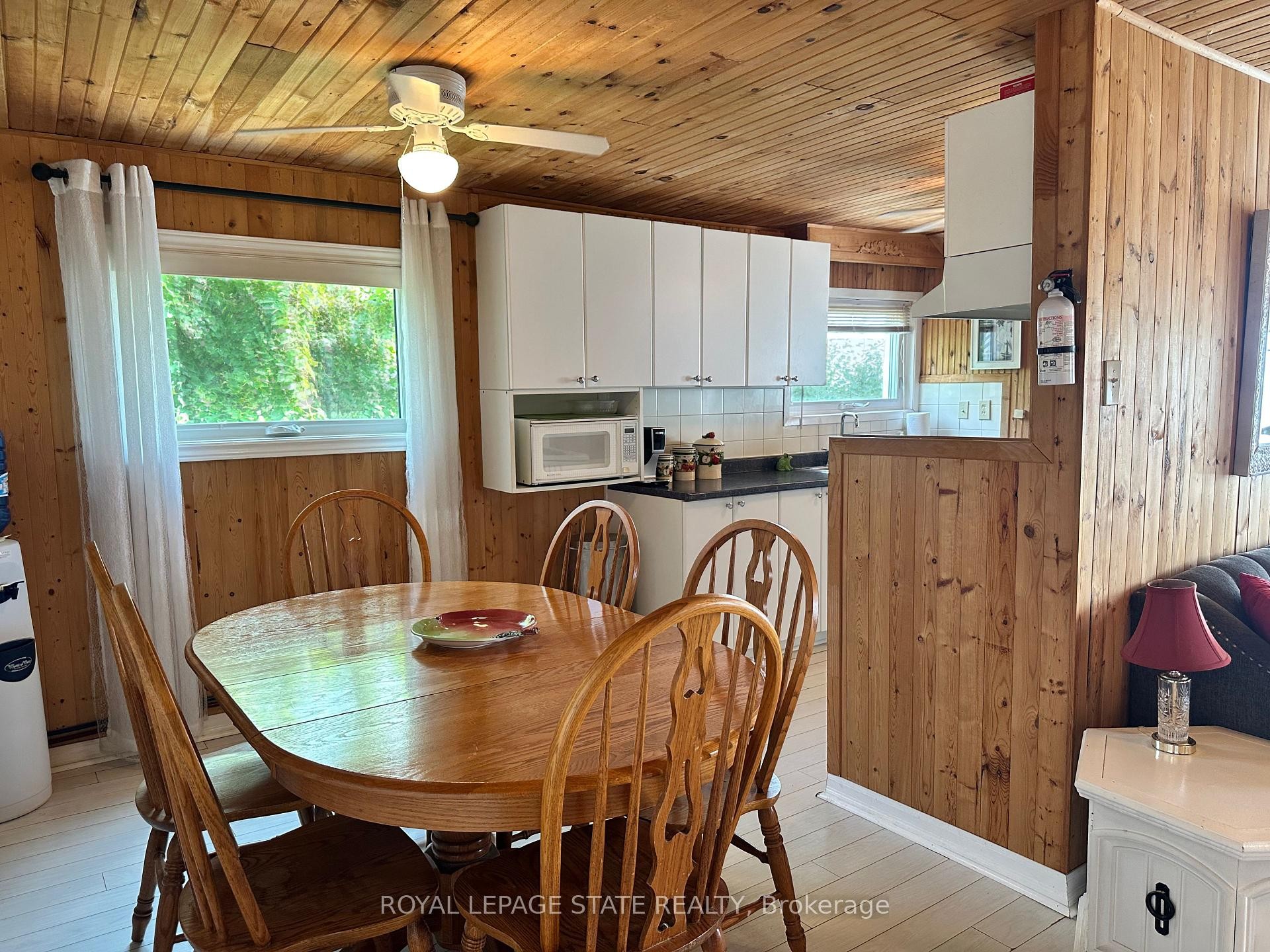 2110 Lakeshore Road, Haldimand, ON - Indoor Photo Showing Dining Room