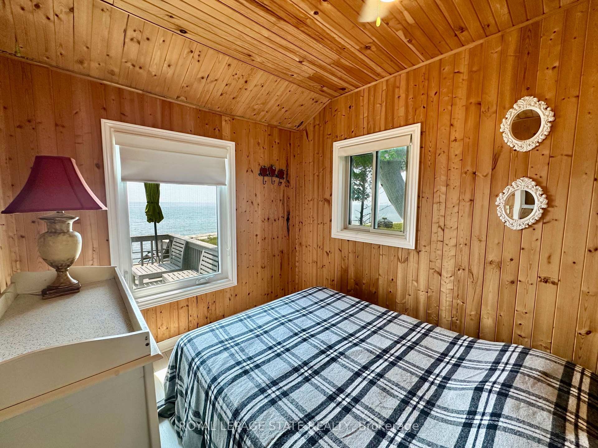 2110 Lakeshore Road, Haldimand, ON - Indoor Photo Showing Bedroom