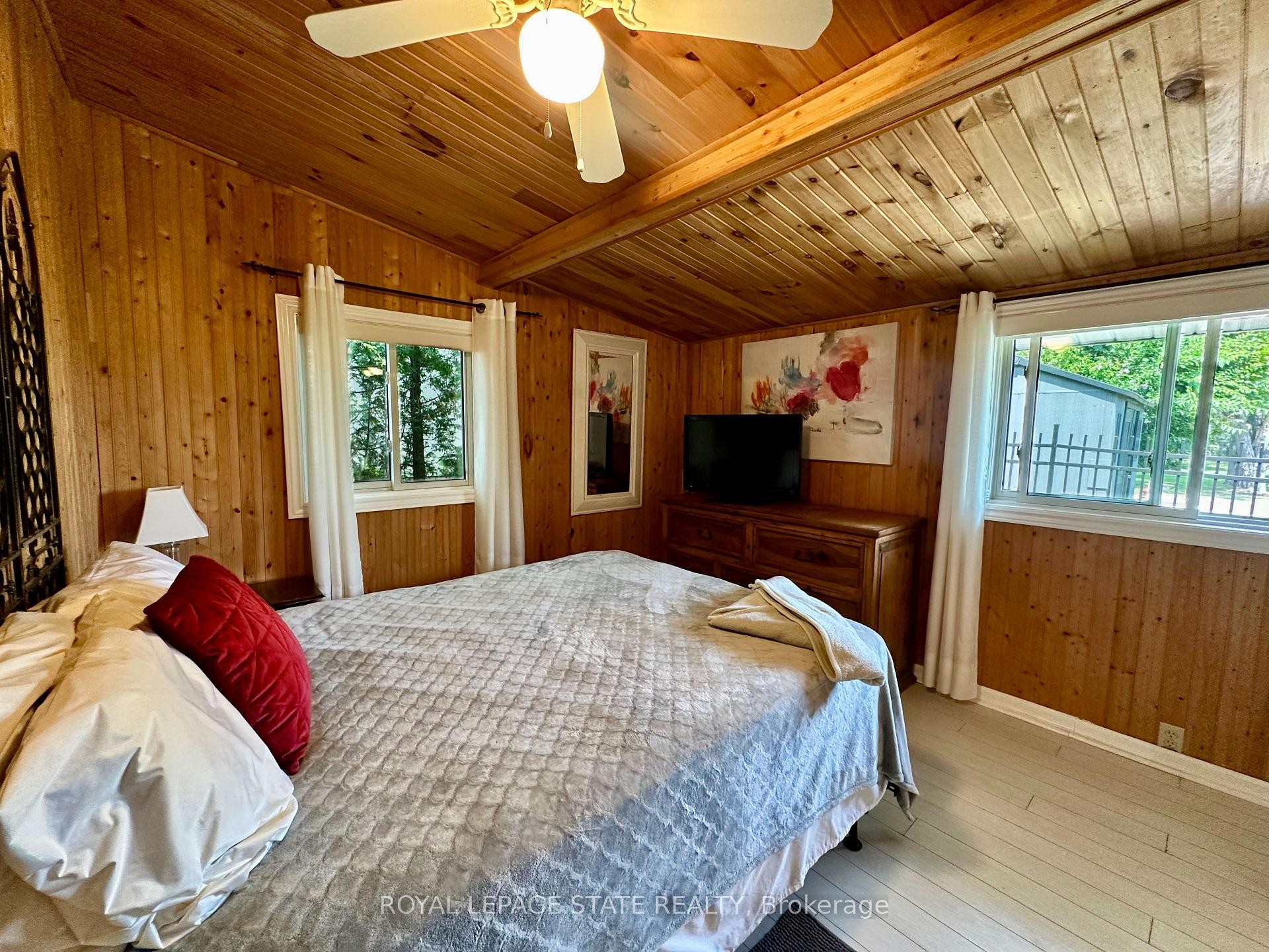 2110 Lakeshore Road, Haldimand, ON - Indoor Photo Showing Bedroom