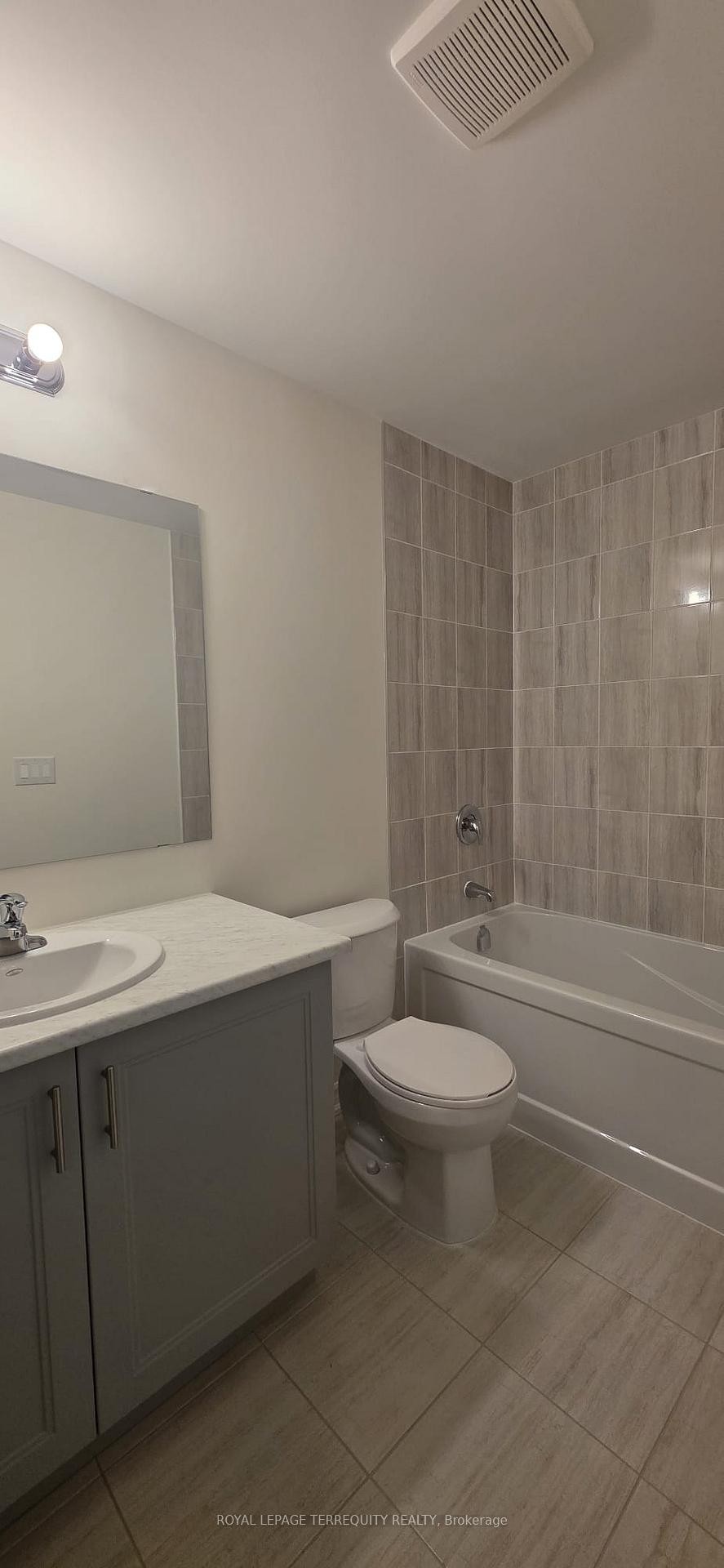 69 Hillcroft Way, Kawartha Lakes, ON - Indoor Photo Showing Bathroom