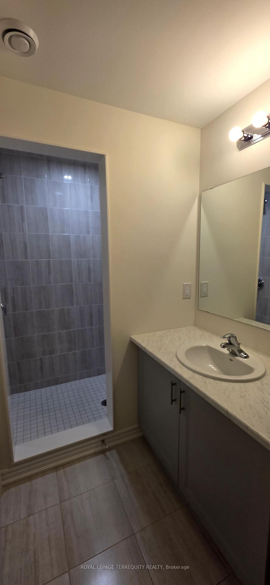 69 Hillcroft Way, Kawartha Lakes, ON - Indoor Photo Showing Bathroom