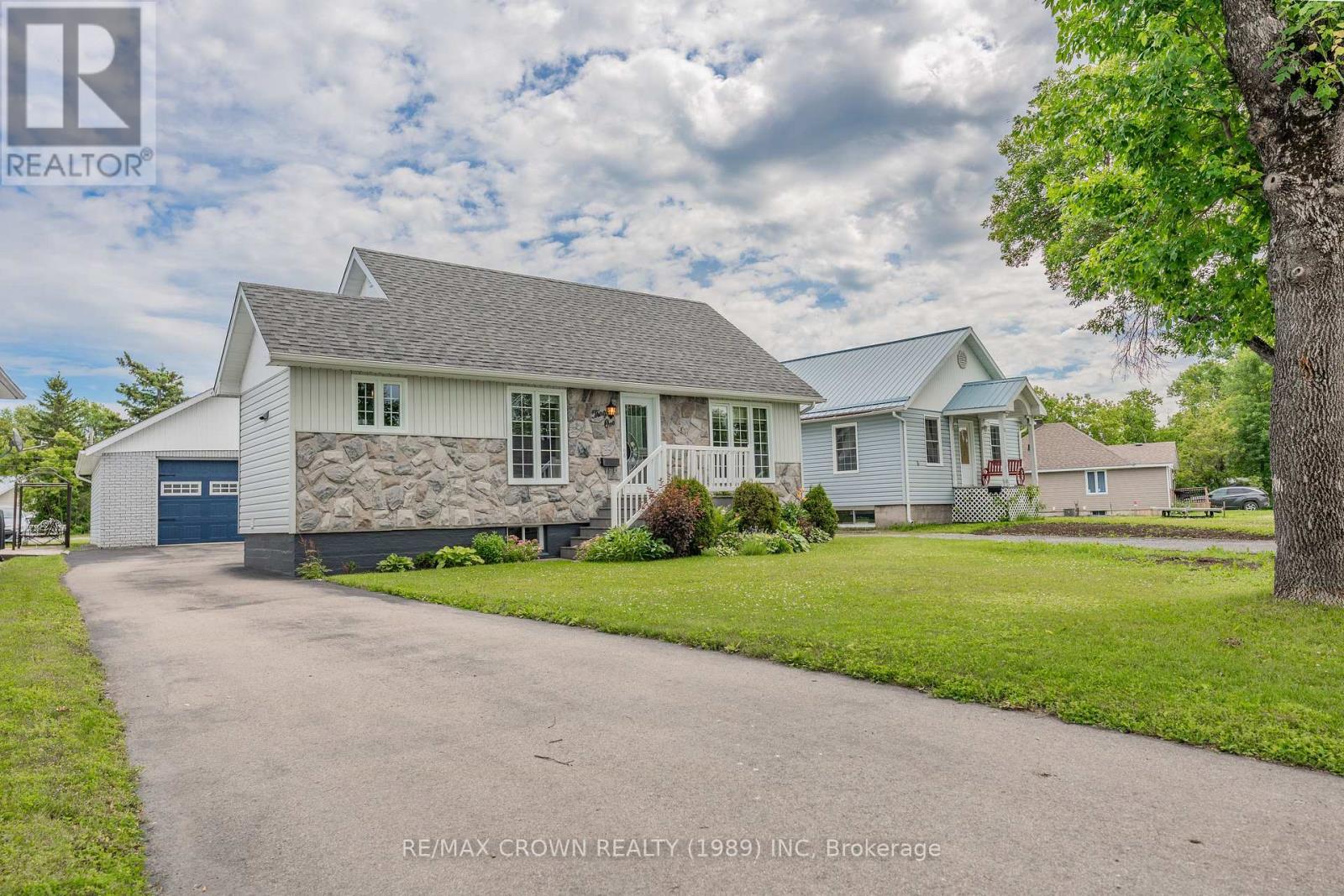 31 King Street, Kapuskasing, ON - Outdoor With Facade