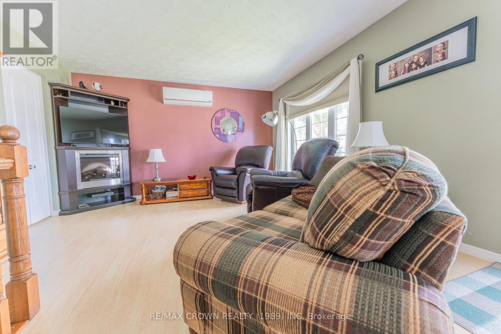 31 King Street, Kapuskasing, ON - Indoor With Fireplace