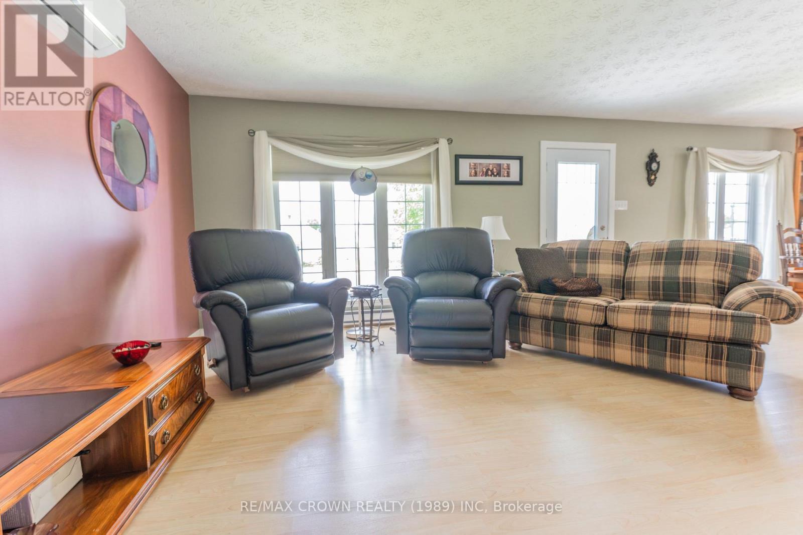 31 King Street, Kapuskasing, ON - Indoor Photo Showing Living Room
