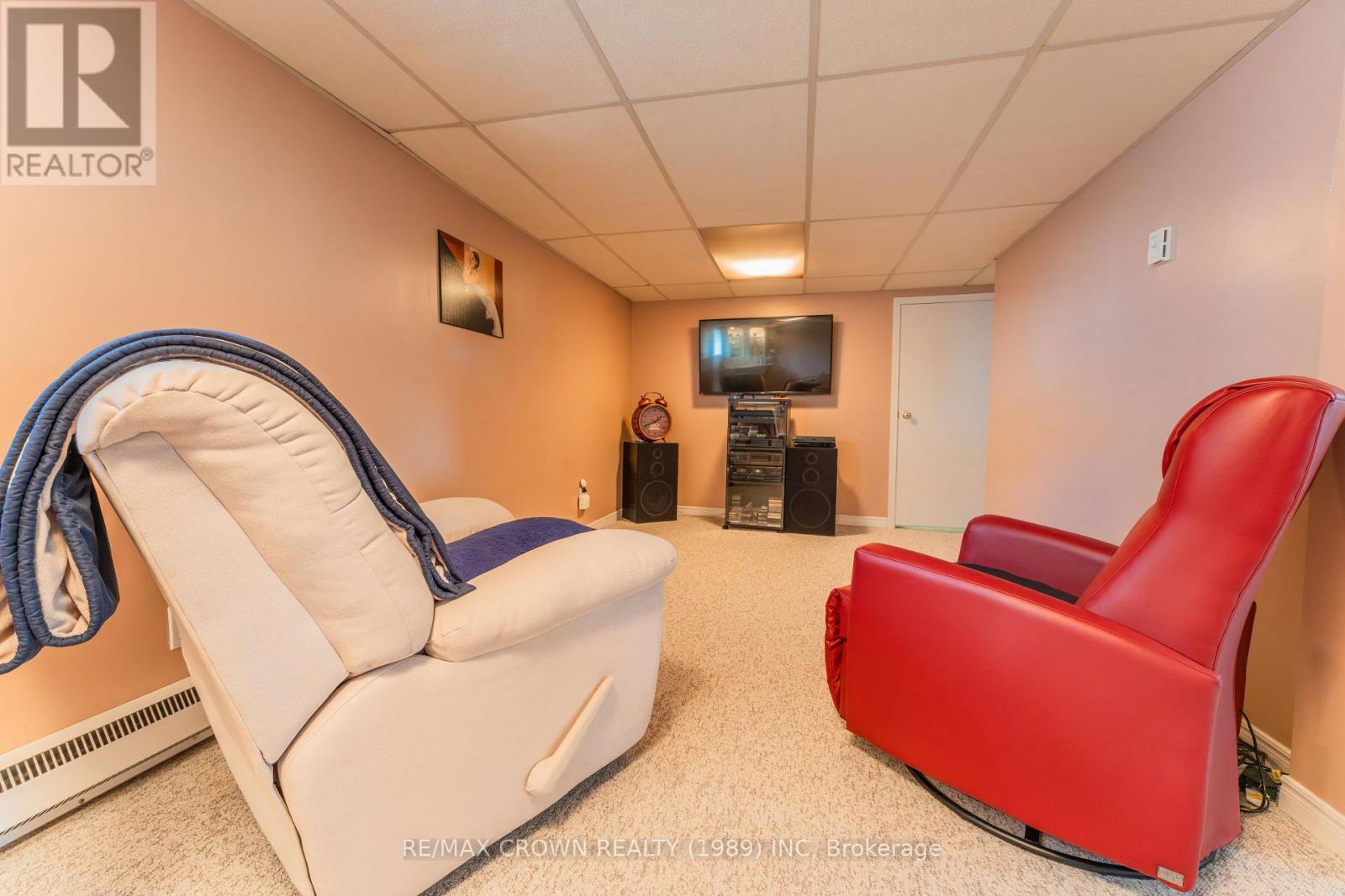 31 King Street, Kapuskasing, ON - Indoor