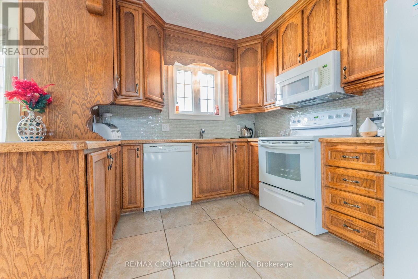 31 King Street, Kapuskasing, ON - Indoor Photo Showing Kitchen