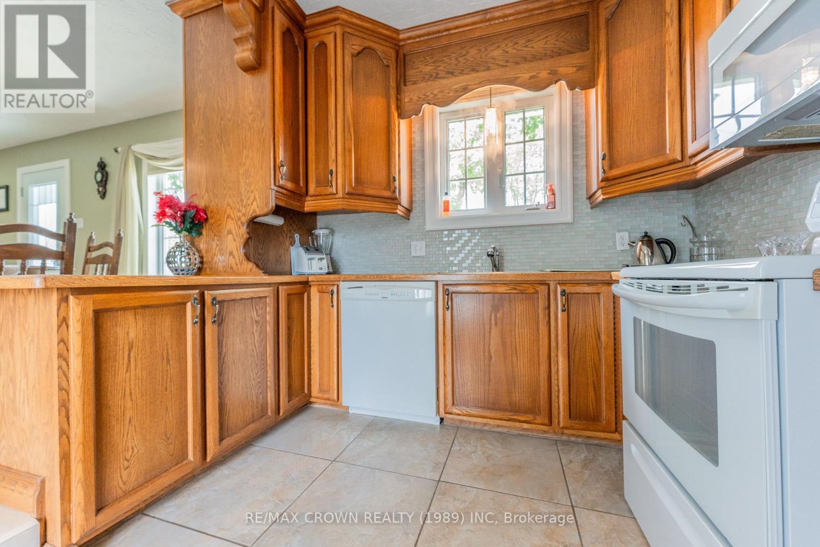 31 King Street, Kapuskasing, ON - Indoor Photo Showing Kitchen