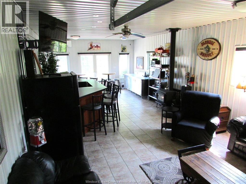 2310 Hickson Rd, Leamington, ON - Indoor